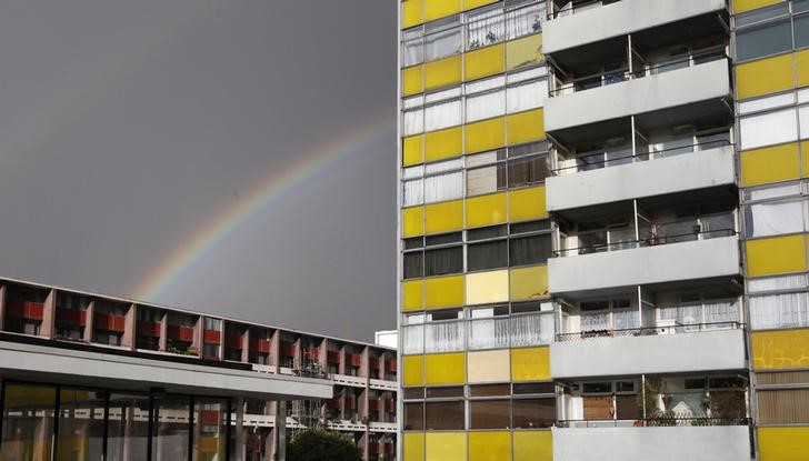 © Reuters. A rainbow appears over a housing estate in east London