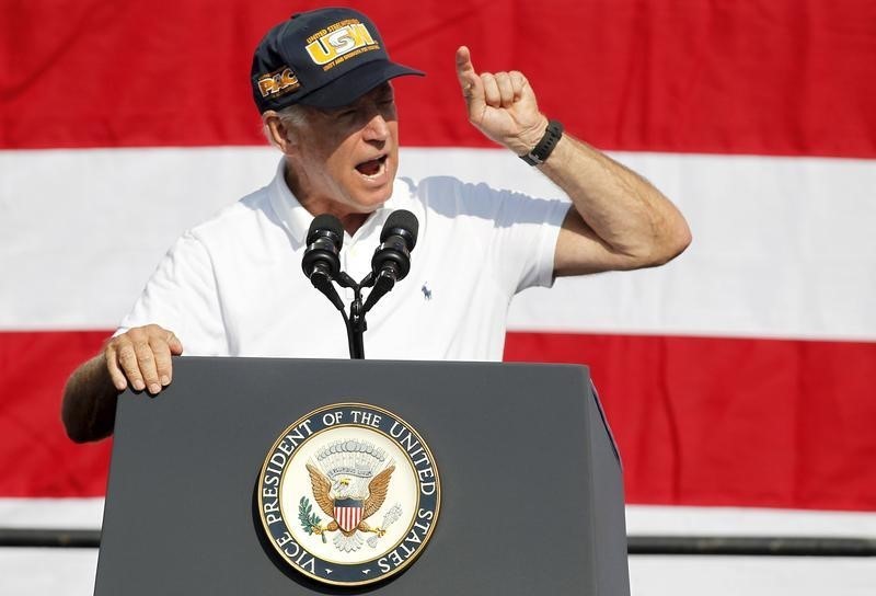 © Reuters.  Joe Biden speaks prior to kickoff of Allegheny County Labor Day Parade in Pittsburgh