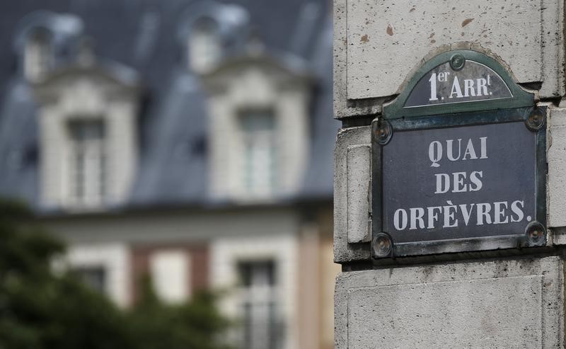 © Reuters. VASTE PRÉLÈVEMENT ADN AU SIÈGE DE LA POLICE JUDICIAIRE DE PARIS