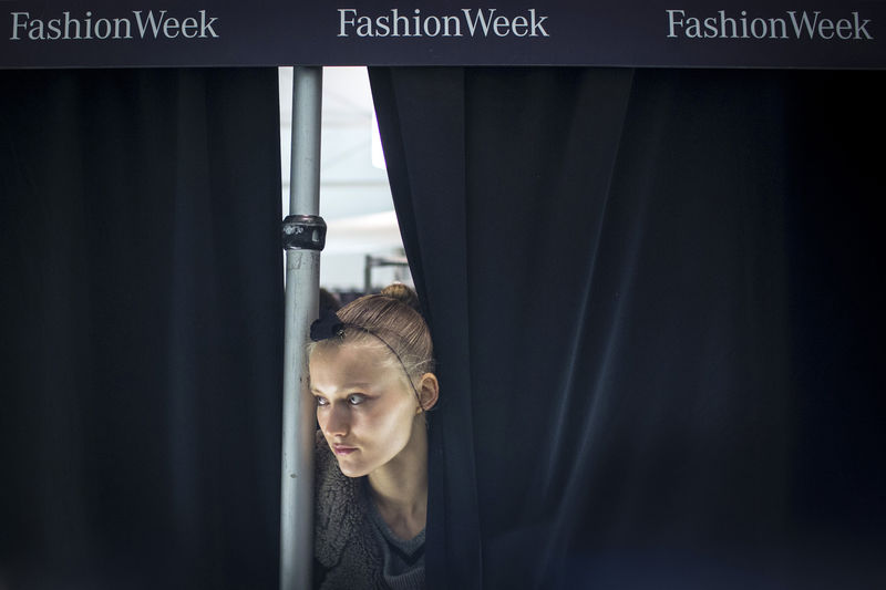 © Reuters. La Semana de la Moda de Nueva York cambia de sedes para acercarse a nuevos públicos