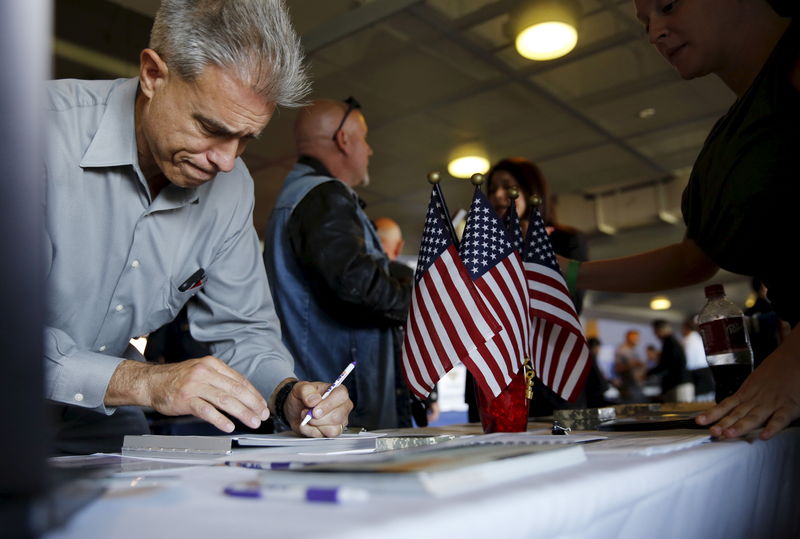 © Reuters. A job seeker fills out papers at a military job fair in San Francisco