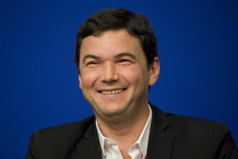 © Reuters. French economist and professor Thomas Piketty attends a symposium "Les Entretiens du Tresor" at the Bercy Finance Ministry in Paris