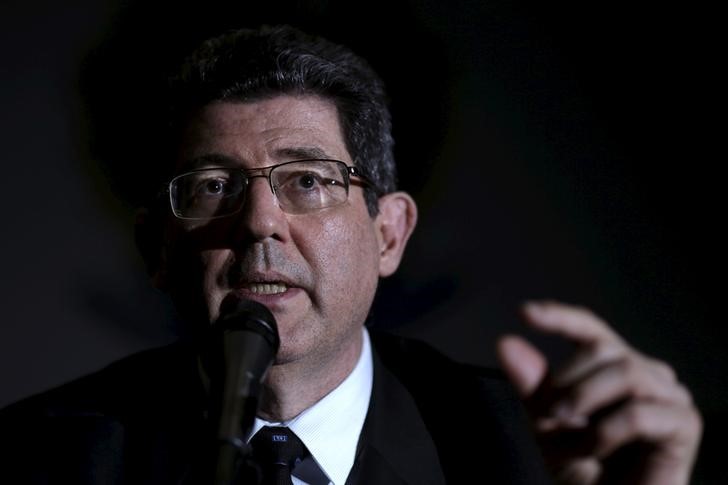 © Reuters. Brazil's Finance Minister Joaquim Levy gestures during media conference in Brasilia