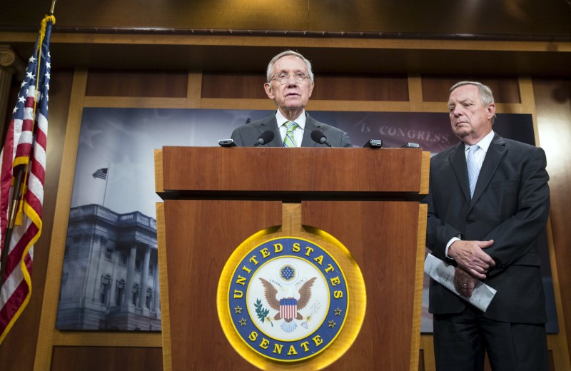 © Reuters. Senate Minority Leader Harry Reid (D-NV) and Senator Dick Durbin (D-IL) speak after a vote failed to advance debate on a nuclear agreement with Iran, in Washington