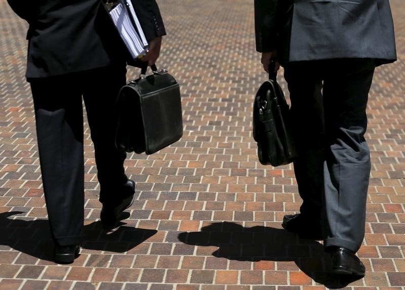 © Reuters. Lawyers walk with their briefcases towards the federal court house in San Diego, California