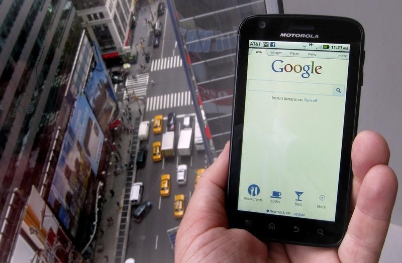 © Reuters. Google entra en el negocio de pagos con móviles en EEUU