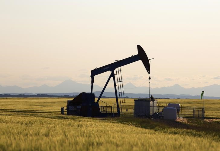 © Reuters. La AIE ve caída en producción petrolera de EEUU en 2016 por bajos precios