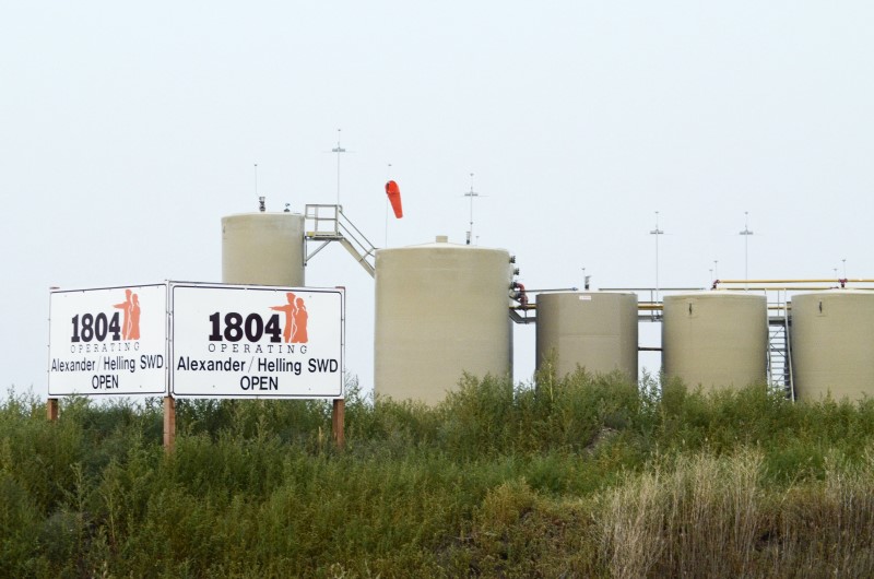 © Reuters. A salt water disposal well owned by 1804 Operating is seen near Alexander, North Dakotaa