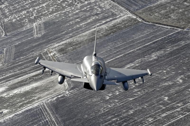 © Reuters. LE KOWEÏT POURRAIT ACHETER 28 EUROFIGHTER