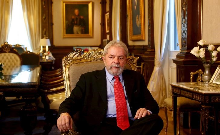 © Reuters. Ex-presidente Luiz Inácio Lula da Silva durante reunião com a presidente argentina, Cristina Kirchner, em Buenos Aires