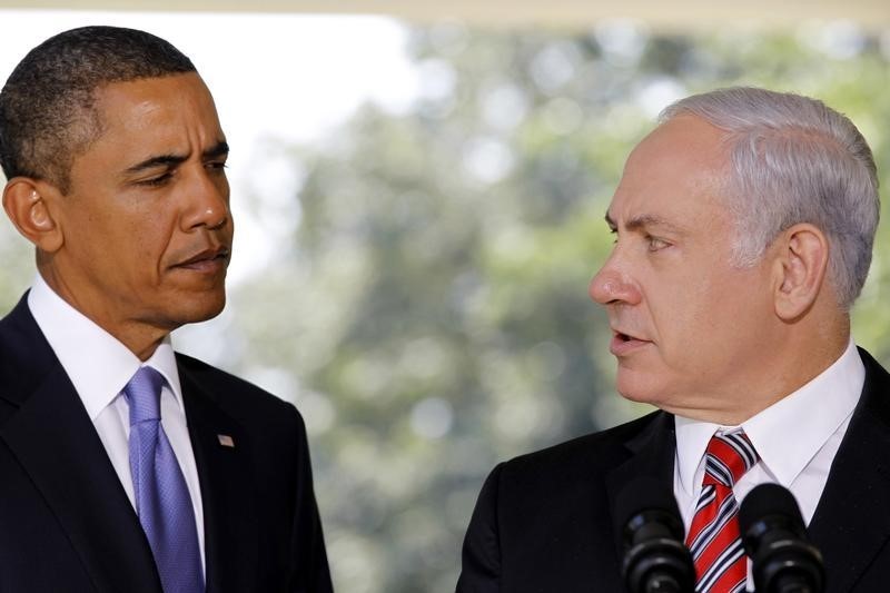 © Reuters. US President Obama listens as Israeli PM Netanyahu delivers a statement in Washington