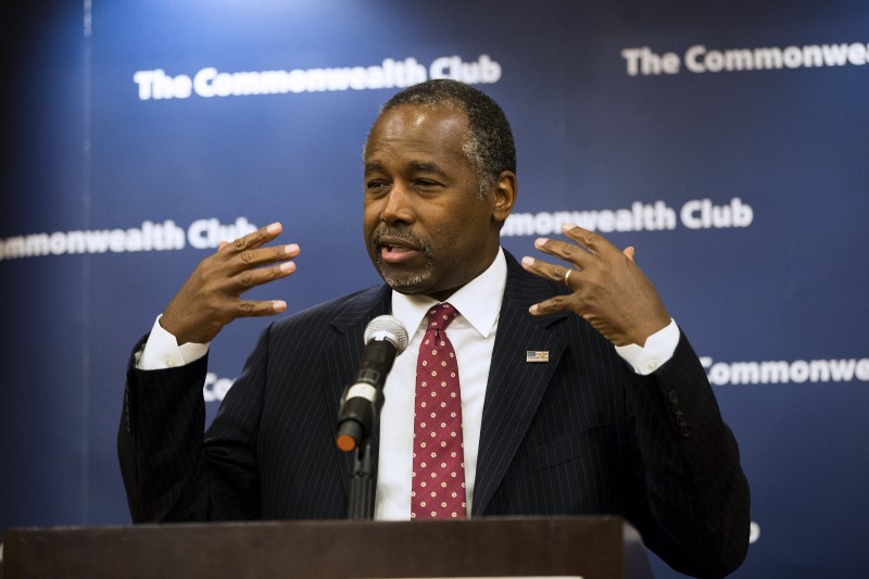 © Reuters. Republican presidential candidate Carson speaks to the press after speaking at the Commonwealth Club in San Francisco