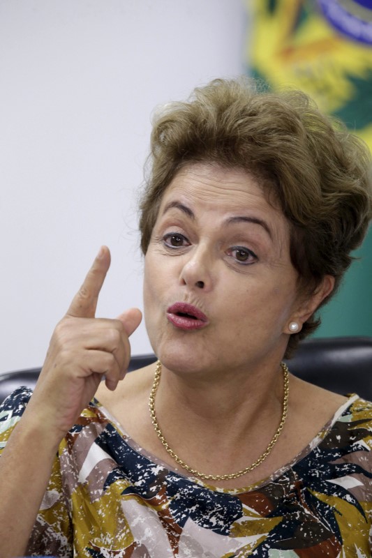 © Reuters. Brazil's President Dilma Rousseff, gestures during a meeting with representatives of social movements at the Planalto Palace in Brasilia