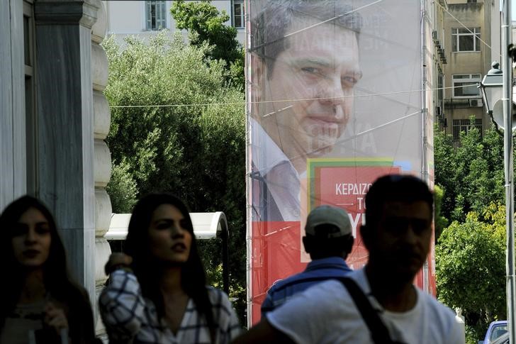 © Reuters. A banner showing former Greek Prime Minister Tsipras is seen in central Athens