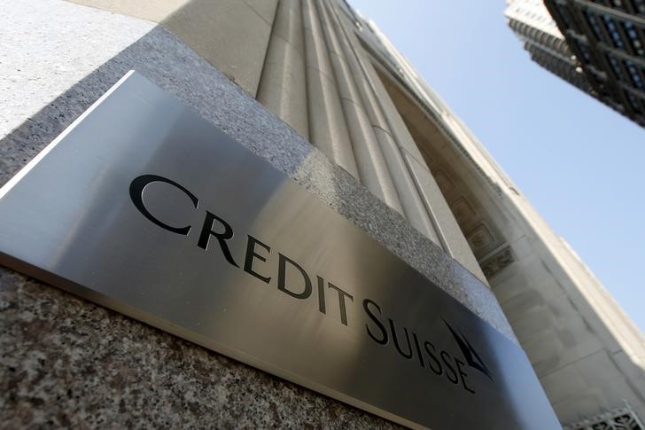 © Reuters. A Credit Suisse sign is seen on the exterior of their Americas headquarters in the Manhattan borough of New York City