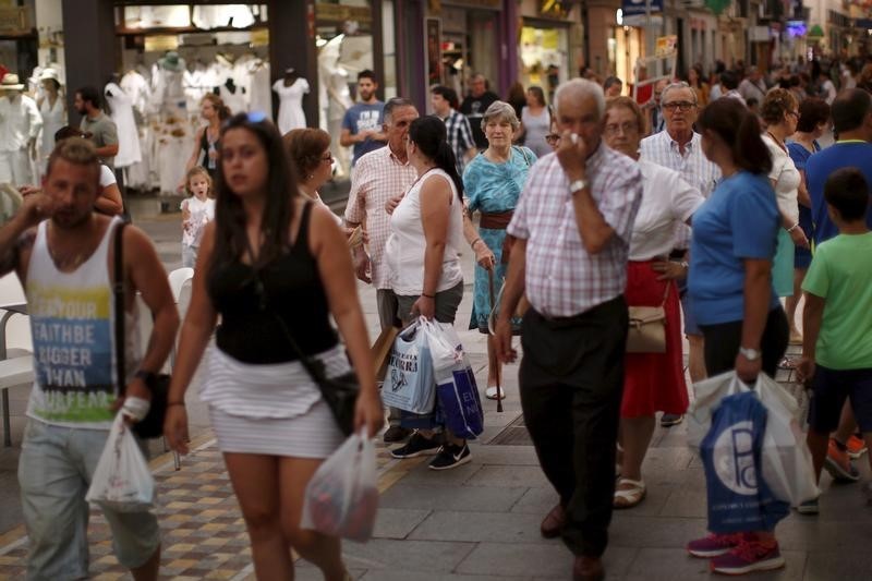 © Reuters. L'ESPAGNE TABLE SUR UNE CROISSANCE D'ENVIRON 3,5% AU 3E TRIMESTRE