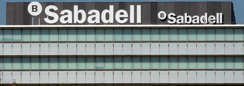 © Reuters. SABADELL ENVISAGE DE FAIRE UNE OFFRE SUR DES ACTIFS DE NORTHERN ROCK ET B&B