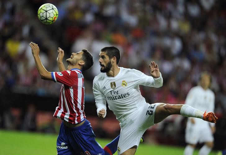 © Reuters. Benítez pide más goles a Isco si quiere quitar el puesto al lesionado James