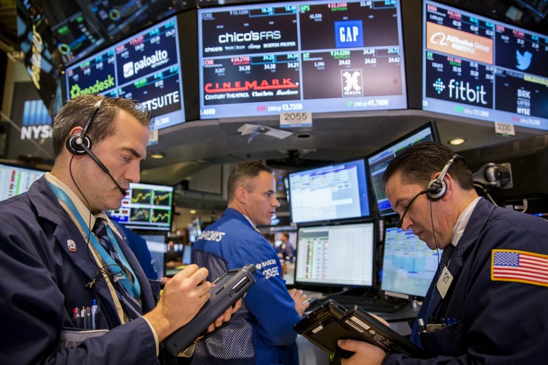 © Reuters. Traders work on the floor of the New York Stock Exchange shortly after the opening of the markets in New York