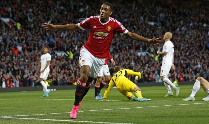 © Reuters. Anthony Martial comemora gol marcado na vitória do United sobre o Liverpool