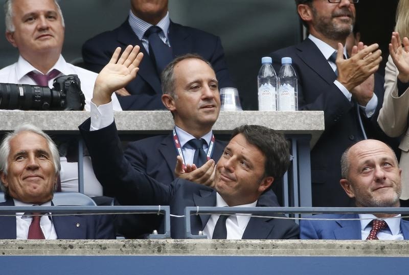 © Reuters. Il premier Matteo Renzi alla finale degli US Open a New York, sabato scorso