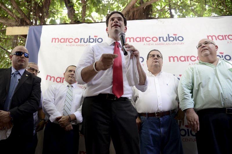 © Reuters. U.S. Republican presidential candidate Senator Marco Rubio addresses the audience during a public rally in San Juan, Puerto Rico