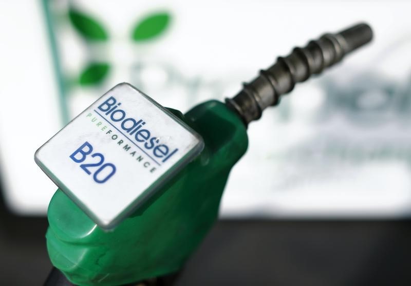 © Reuters. Photo illustration of a fuel nozzle from a bio diesel fuel pump at a filling station in San Diego