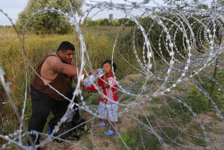 © Reuters. المجر تعلن وضع الأزمة في مقاطعتين بالجنوب لمواجهة تدفق اللاجئين