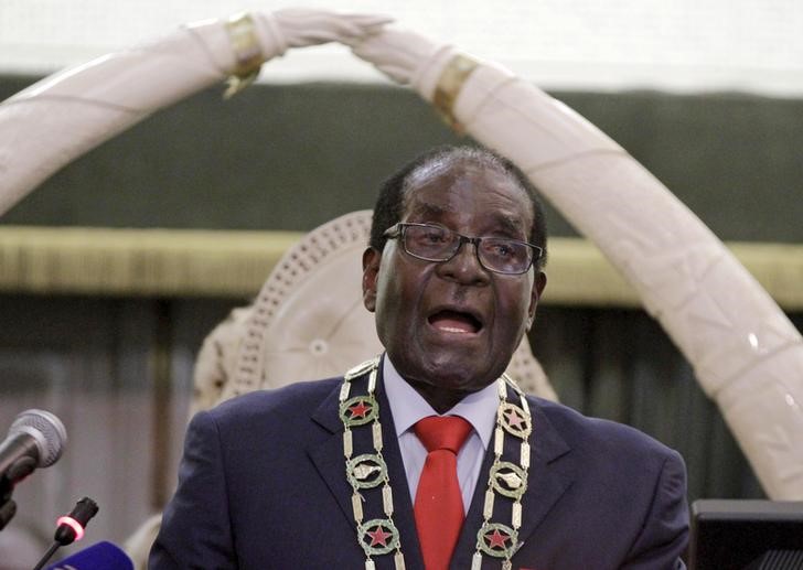 © Reuters. برلمان زيمبابوي يلغي البث الحي لكلمة موجابي
