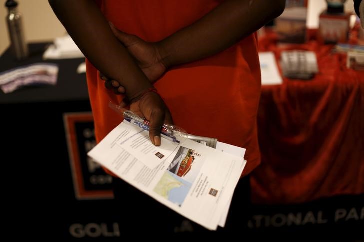 © Reuters. A job seeker holds literature while waiting to speak with a representative of the Golden Gate National Parks Conservancy at a career fair in San Francisco