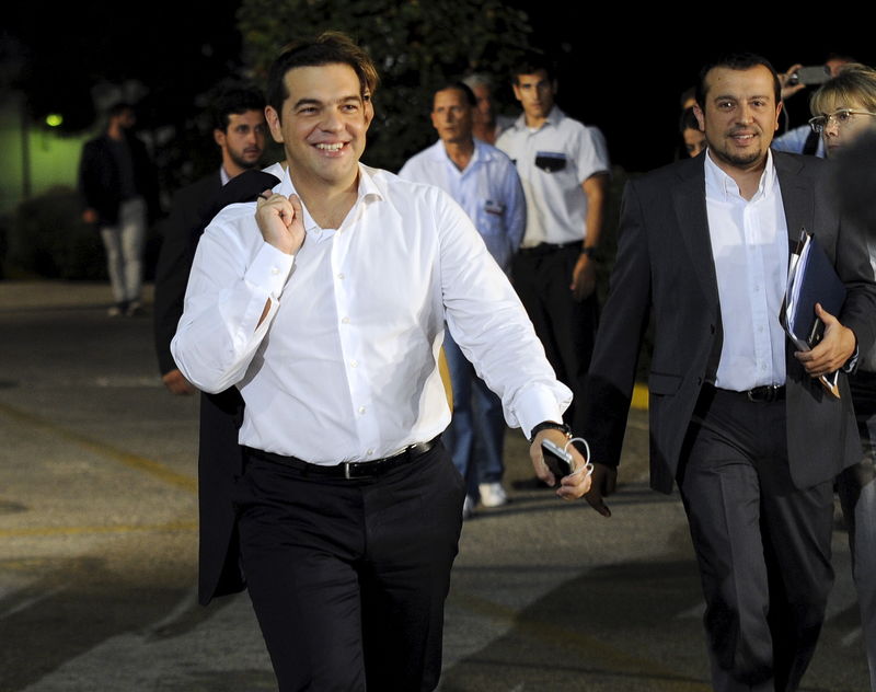 © Reuters. Former PM and leftist Syriza party leader Alexis Tsipras arrives to televised debate in Athens