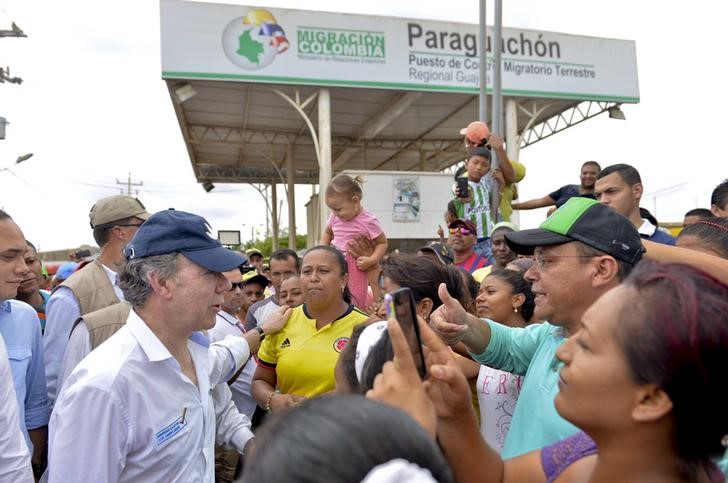 © Reuters. Presidente colombiano visita fronteira com a Venezuela 