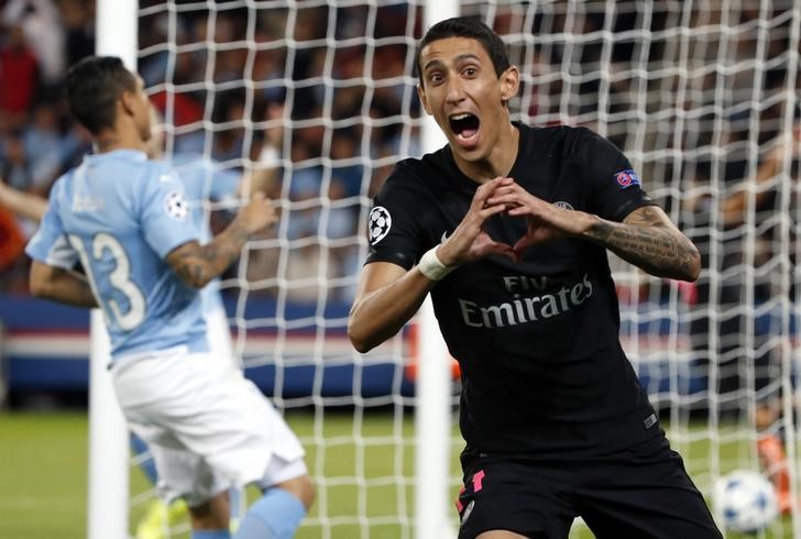 © Reuters. Meia Angel Di María, do Paris St. Germain, comemora gol marcado contra o Malmo pela Liga dos Campeões