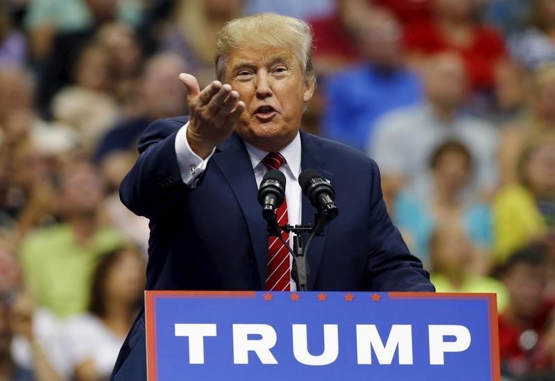 © Reuters. Republican presidential candidate Donald Trump speaks at a rally in Dallas, Texas