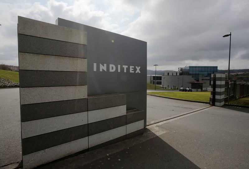 © Reuters. The entrance of the Zara factory, the headquarters of Inditex group, is seen in Arteixo, northern Spain