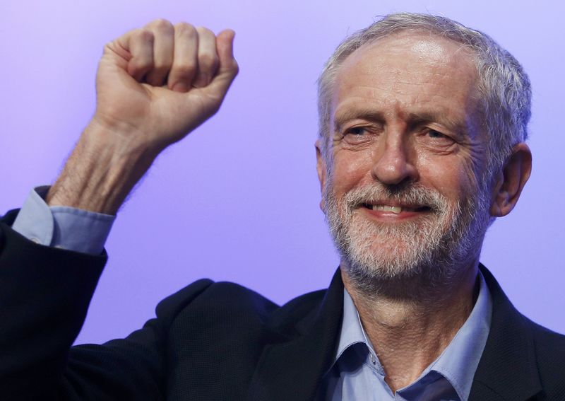 © Reuters. The new leader of Britain's opposition Labour Party Jeremy Corbyn gestures as he aknowledges applause after addressing the Trade Union Congress (TUC) in Brighton in southern England