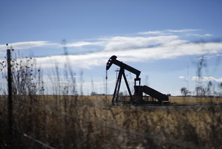© Reuters. Нефтяной станок-качалка близ Денвера 