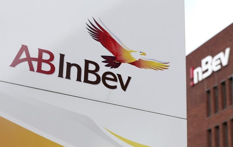 © Reuters. La cervecera AB InBev hará una oferta por su rival SABMiller