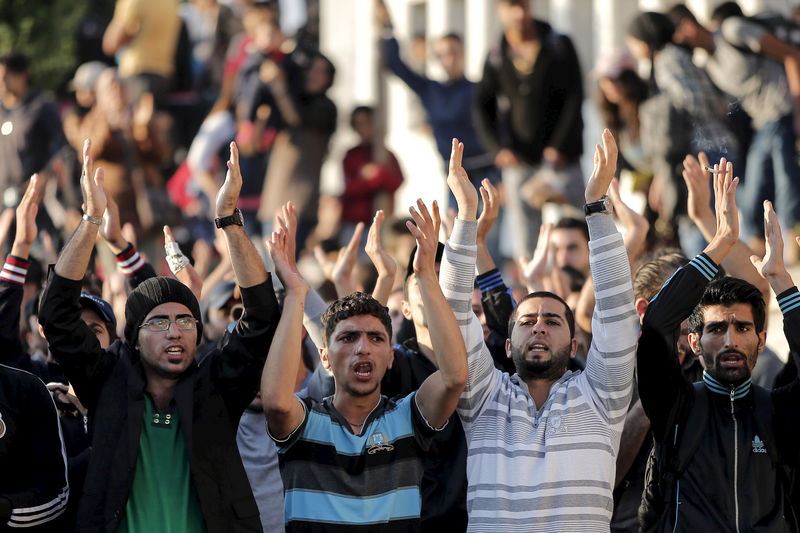 © Reuters. Imigrantes sírios em estação de ônibus em Istambul