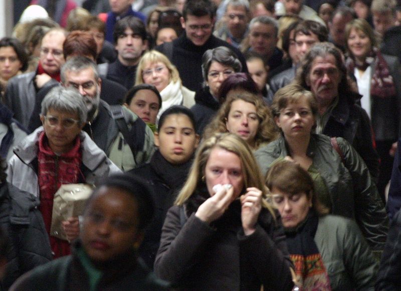 © Reuters. HUIT FRANÇAIS SUR 10 POUR DES CONTRÔLES AUX FRONTIÈRES