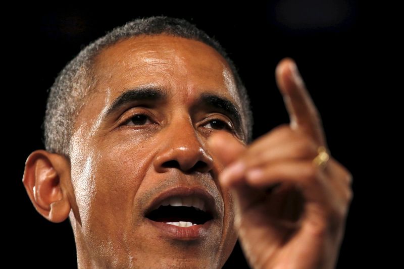 © Reuters. U.S. President Barack Obama delivers remarks during a town hall to discuss college access and affordability in Des Moines, Iowa