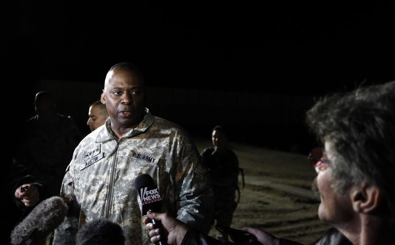 © Reuters. جنرال أمريكي يقول انه لم يأمر قط بتحريف تقارير المخابرات عن الدولة الإسلامية