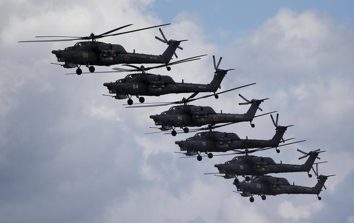 © Reuters. مسؤولون امريكيون: رصد طائرات هليكوبتر روسية في مطار في سوريا
