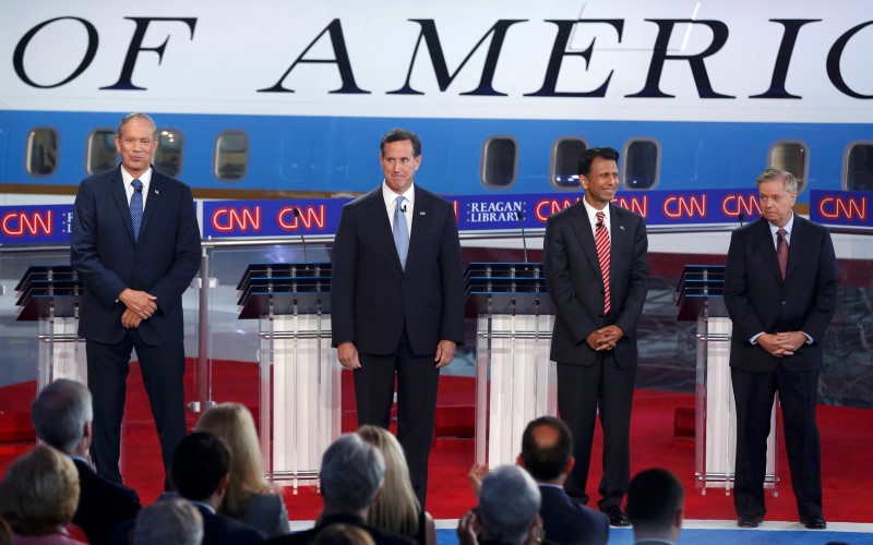 © Reuters. Republican U.S. presidential candidates Pataki, Santorum, Jindal and Graham gather onstage for a debate between the lowest polling candidates at the Ronald Reagan Presidential Library in Simi Valley