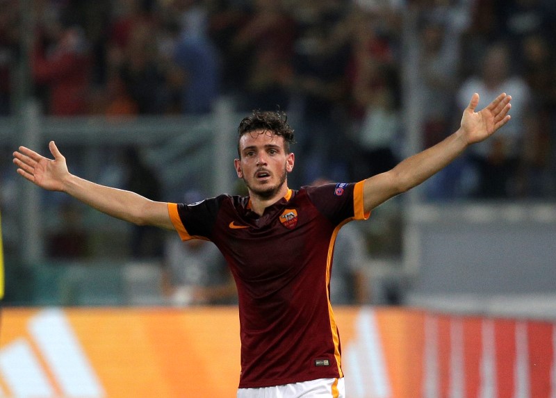 © Reuters. Alessandro Florenzi del club AS Roma celebra después de anotar frente al Barcelona durante su partido por la fase de grupos de la Liga de Campeones de Europa disputado en el Estadio Olímpico de Roma