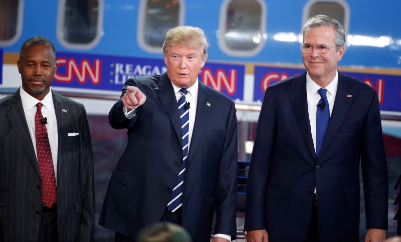 © Reuters. Trump se enfrenta a Bush y Fiorina en áspero debate republicano EEUU