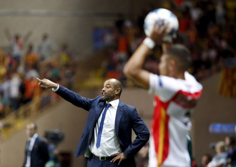 © Reuters. No hay tiempo para lamentarse, dice el entrenador del Valencia 