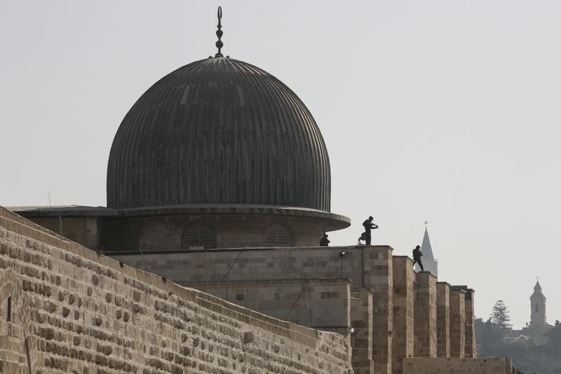 © Reuters. السعودية تستنكر اقتحام الشرطة الإسرائيلية للمسجد الأقصى