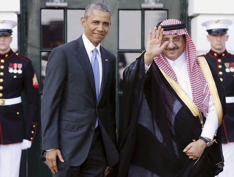 © Reuters. Obama welcomes Saudi Arabia's Crown Prince Mohammed bin Nayef as he plays host to leaders and delegations from the Gulf Cooperation Council countries at the White House in Washington