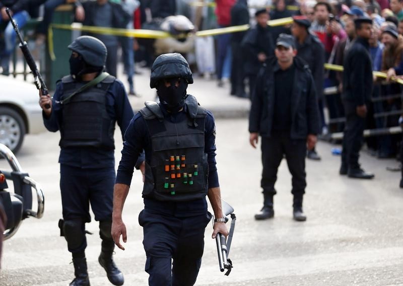 © Reuters. الشرطة المصرية تقول إنها قتلت ثلاثة "إرهابيين" بشرق القاهرة